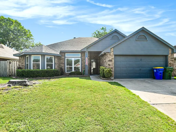 6904 Bernadine Dr, Fort Worth, TX 76148