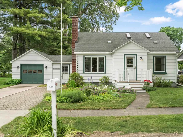 509 Spruce St, Elk Rapids, MI 49629