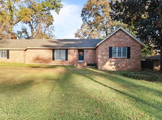 223 Redbud Dr, Vicksburg, MS 39180