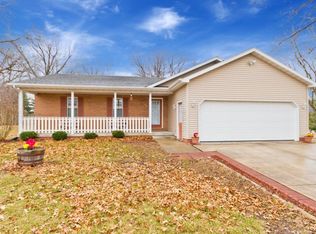612 E Menard St, Riverton, IL