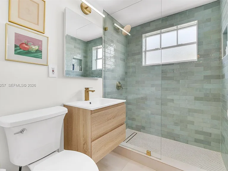 915 8th St #101 — Photo 20