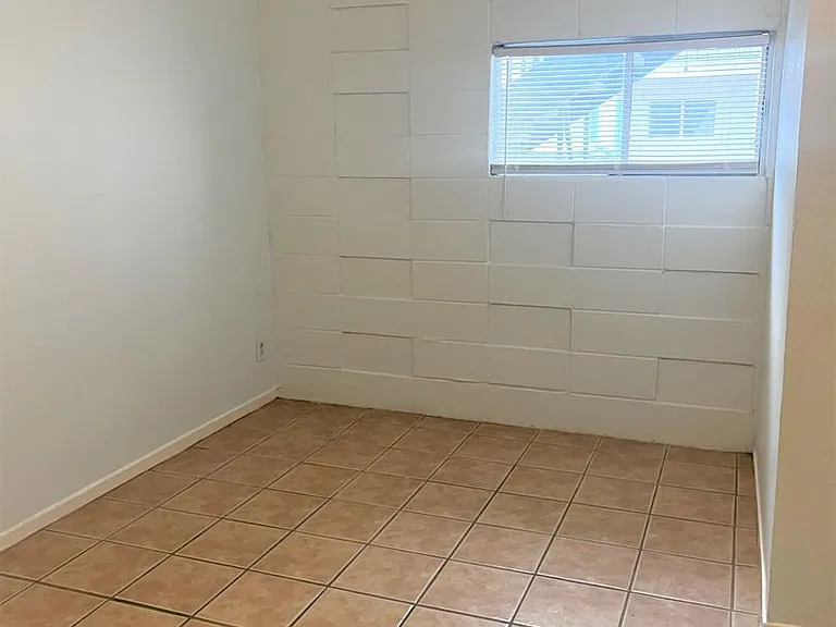 2609 E Cesar Chavez St — Photo 13