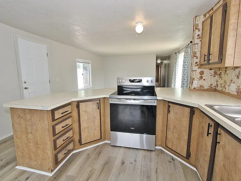422 Elder Ave — Photo 8