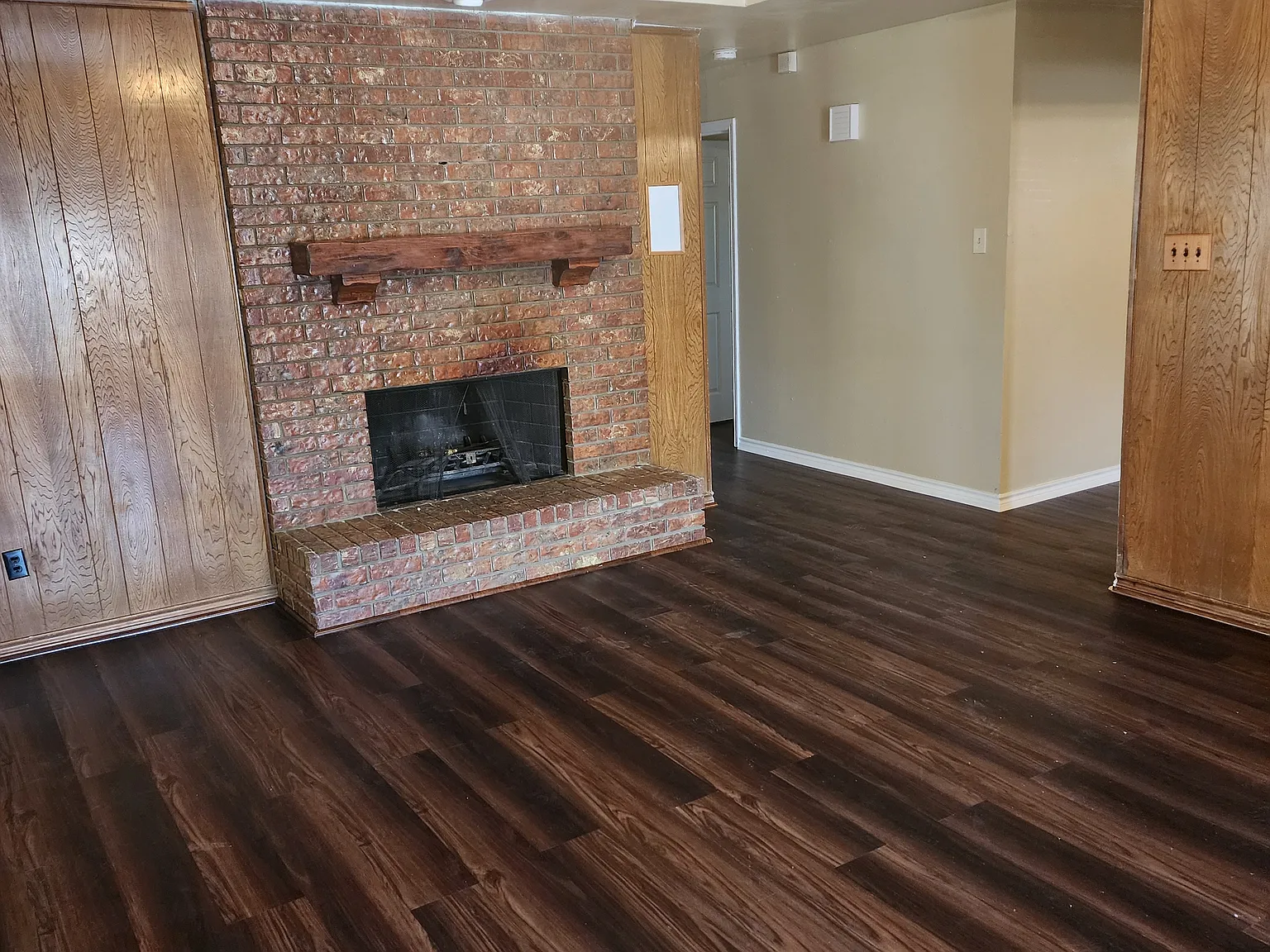 4 bed, 1983 sqft, $2,275 — Photo 1