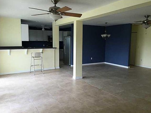 3rd image of 1399 SE Oakmont Ln