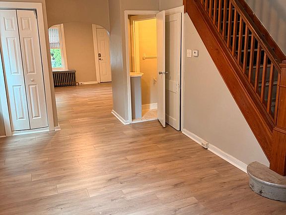 5th image of 359 New St #1/2