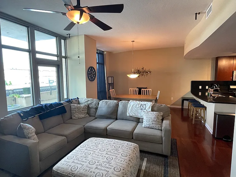 4909 Laclede Ave #705 — Photo 9