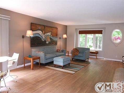 Spacious living room