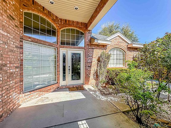 4th image of 430 W Clearfork Cir