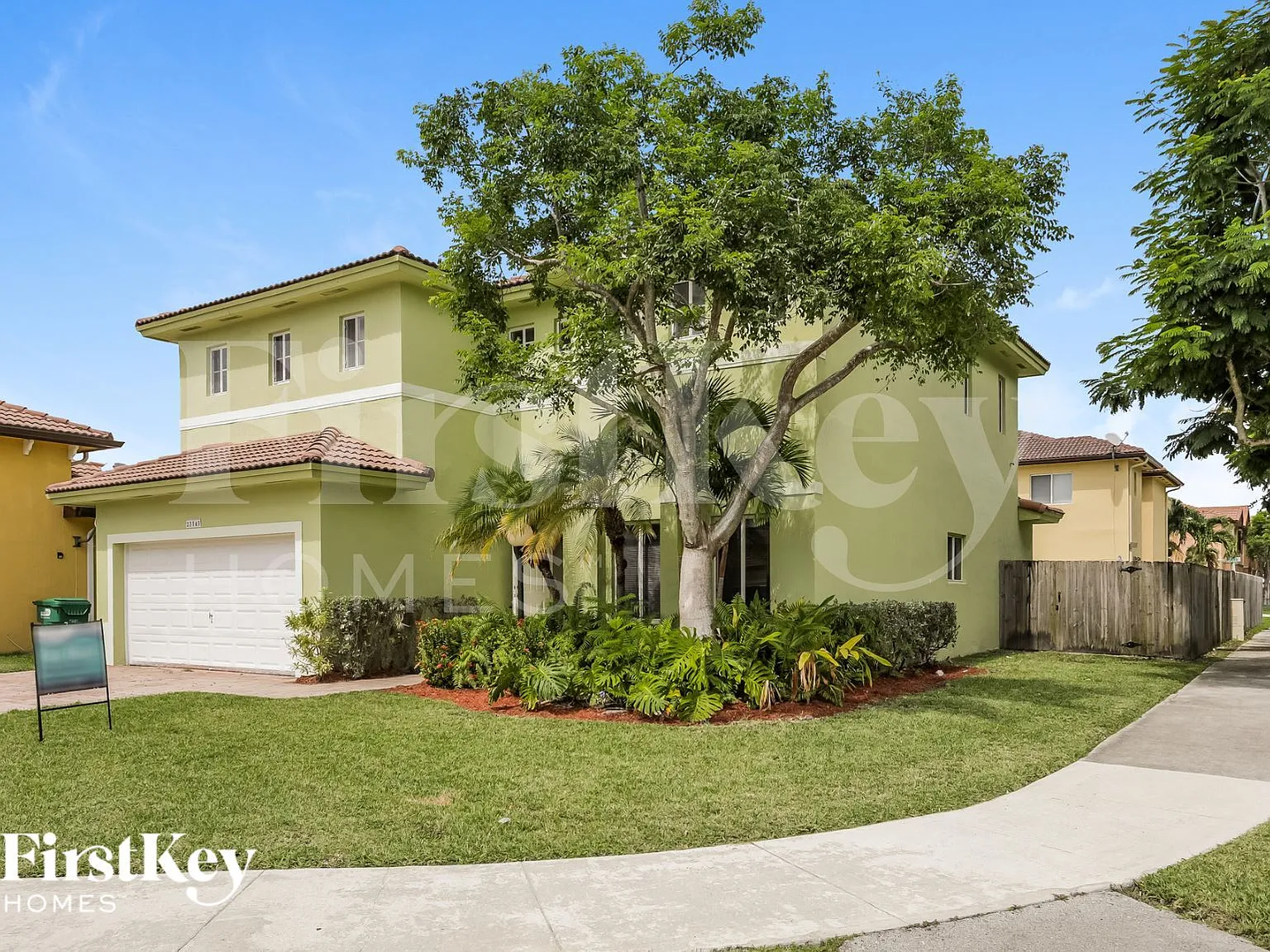3 bed, 3.0 bath, 2689 sqft, $3,795 — Photo 2