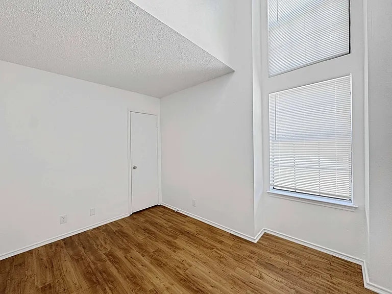 10203 Sunset Field Dr — Photo 17