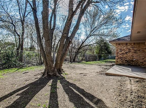 4th image of 5022 Brookhollow Dr