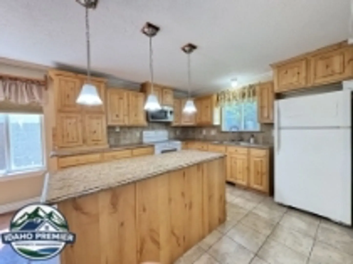 Charming 2-Bed, 1 Bath Single Family Home — Photo 3
