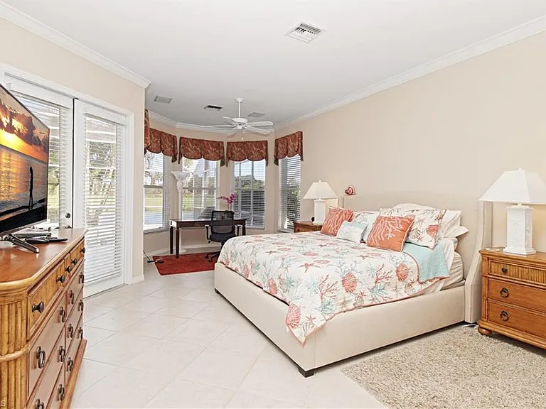 1901 Winding Oaks Way — Photo 10