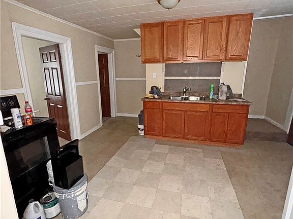 5th image of 22 Vose St