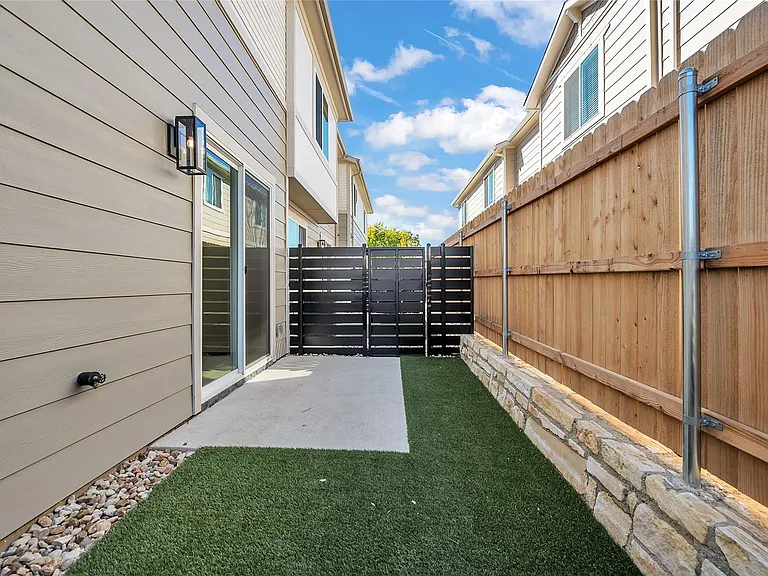 9312 Curious Squirrel St — Photo 7