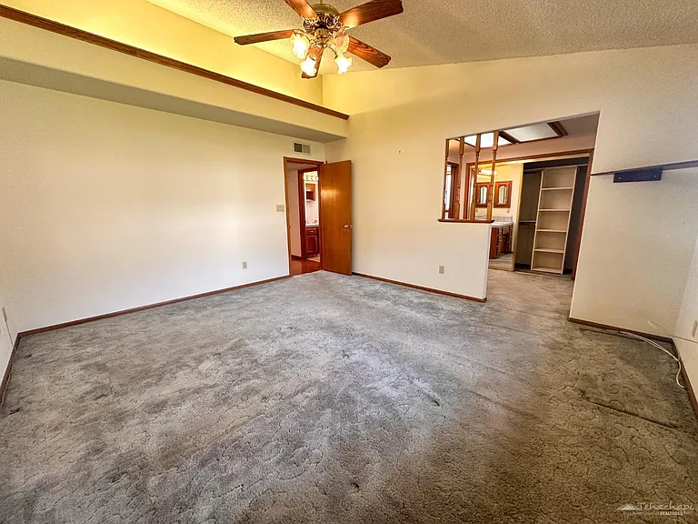 28301 Bear Valley Rd — Photo 15