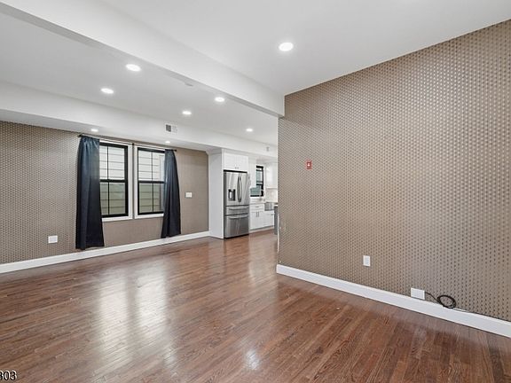 2nd image of 851 Garden St