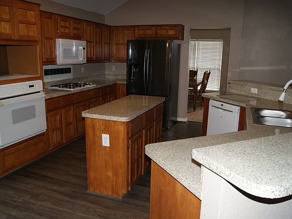 5th image of 1104 Hall Dr