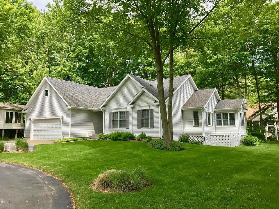 1st image of 585 Woodbridge Cir