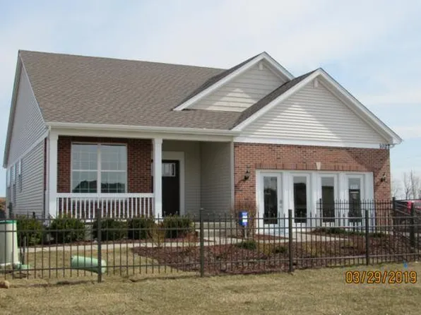 1027 Honey Locust Dr, Crystal Lake, IL 60012