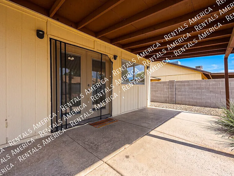 2842 E Irwin Ave — Photo 28