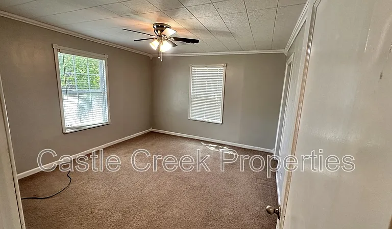 714 W Hurd St — Photo 7