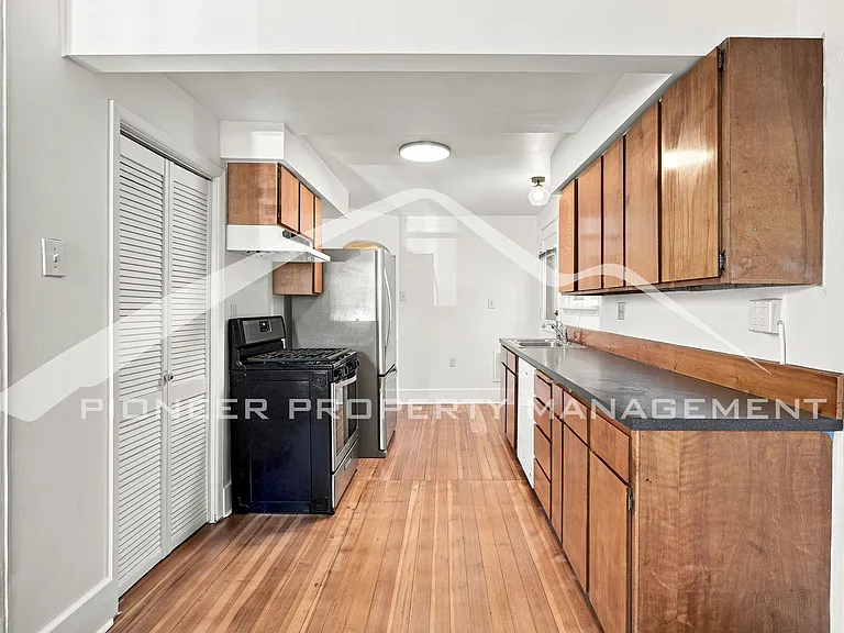 2503 Benton St — Photo 9