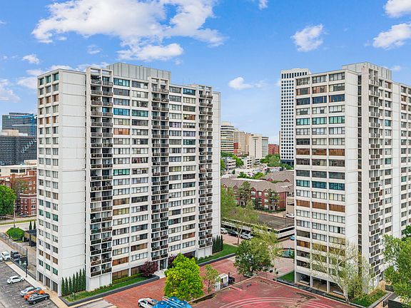 2nd image of 410 W 7th St APT 1422
