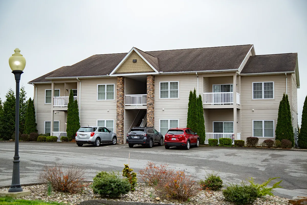 Parkview Exterior - Parkview Apartments & Townhomes