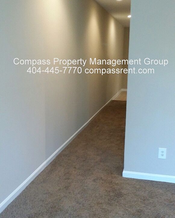 Living room hall to kitchen