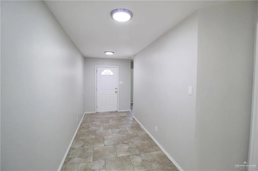 3 bed, 2.0 bath, 1414 sqft, $1,695 — Photo 3