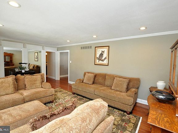 4th image of 1 Dewberry Ct
