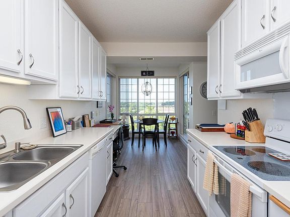 2nd image of 100 Clydesdale Trl APT 309