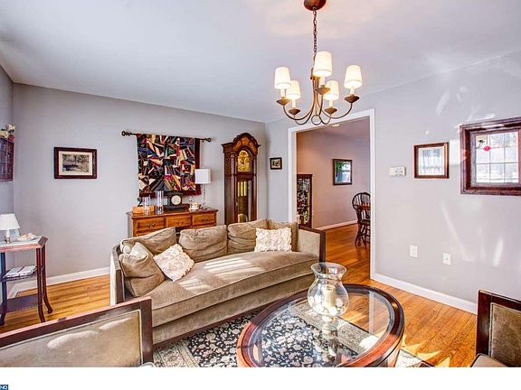 5th image of 2021 Floral Dr