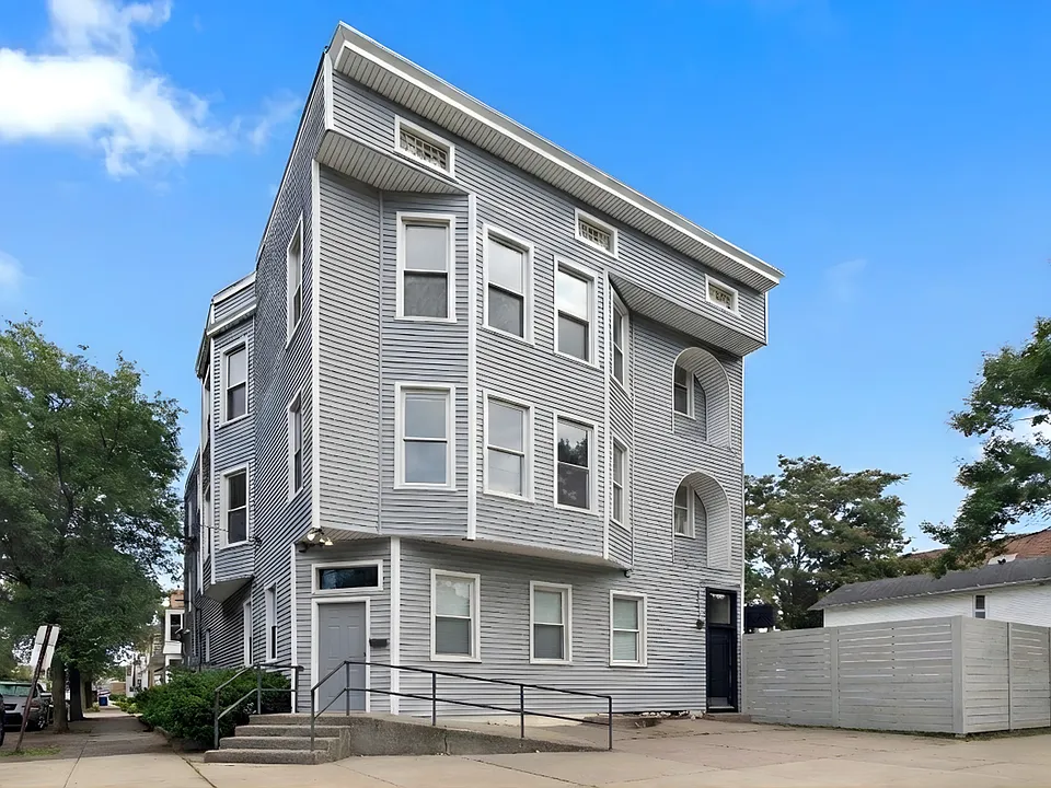 923 Elm St