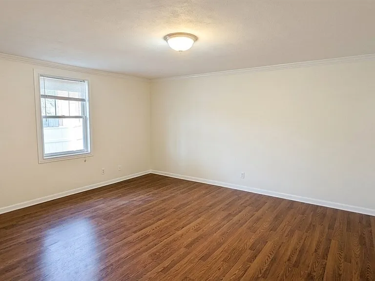 1084 Chestnut St #1 — Photo 9