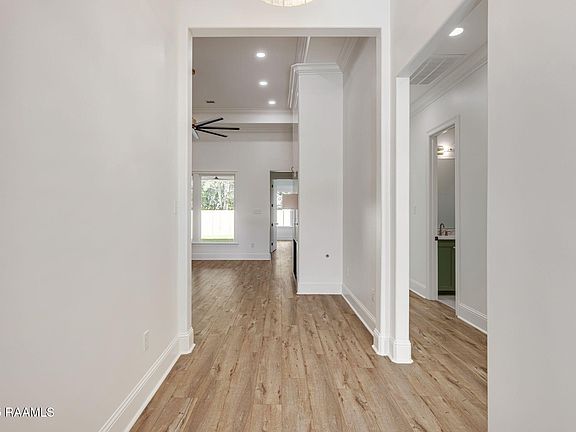 4th image of 104 Cape Town Ave