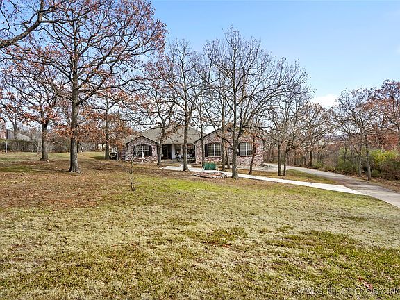 2nd image of 429 Royal Oak Ln