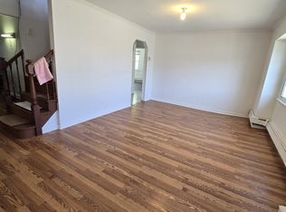 640 Wyngate Dr E, Valley Stream, NY 11580