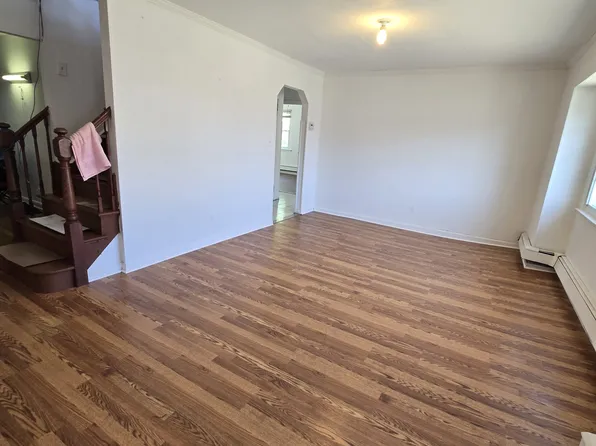 640 Wyngate Dr E, Valley Stream, NY 11580