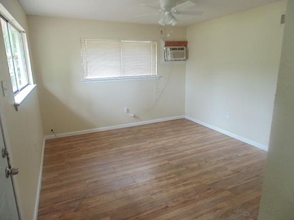 2nd image of 2247 Toledo St