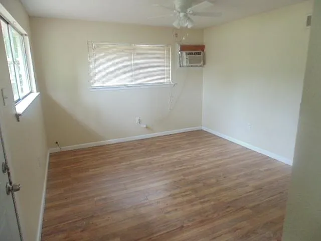 2247 Toledo St — Photo 2