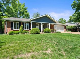 1437 Sunnytree Ln, Manchester, MO 63021