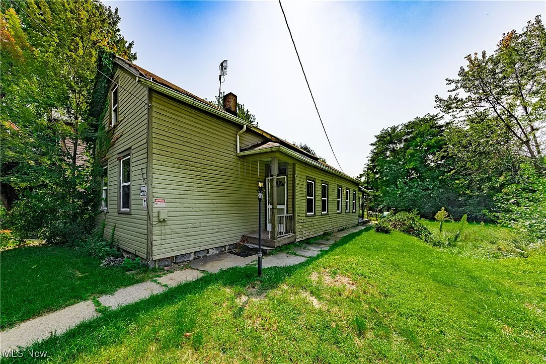 829 Starkweather Ave photo 1