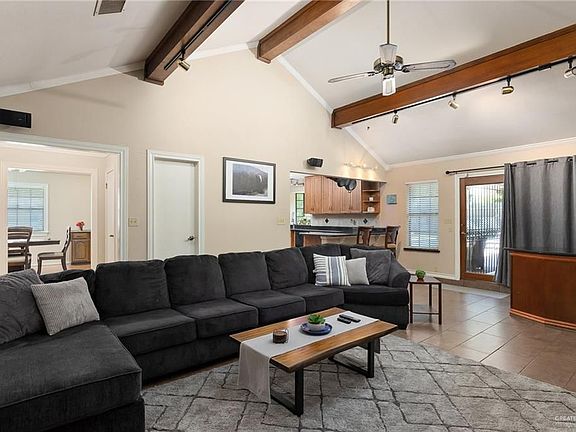 4th image of 2934 Jacaranda Dr