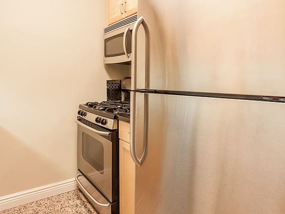 4th image of 30 W 63rd St APT 20B
