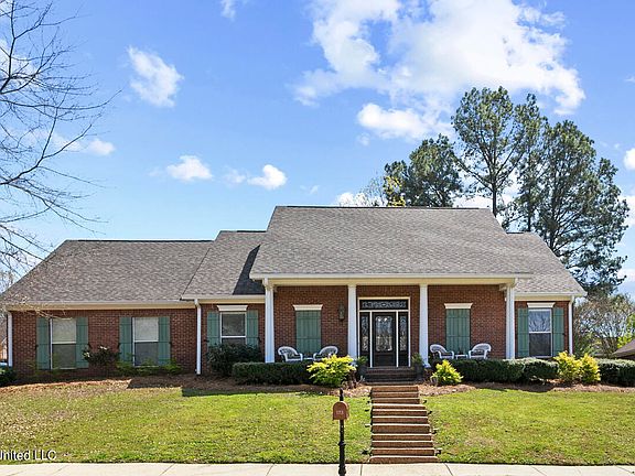 2nd image of 173 Woodlands Glen Cir