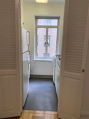 4th image of 20 E 35th St APT 11N