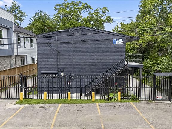 4th image of 6810 Del Rio St APT 1